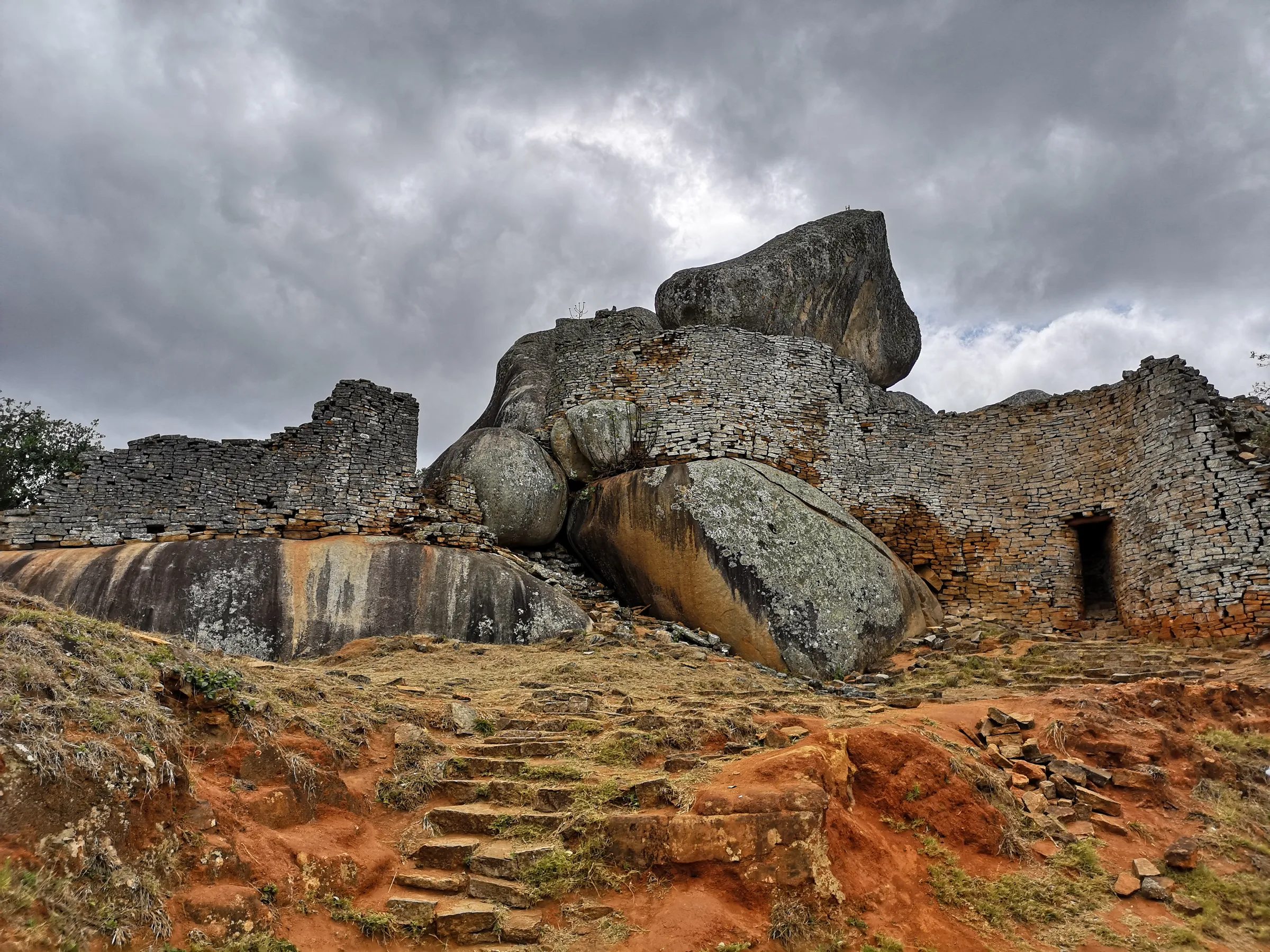 Sunway Zimbabwe Great Zim Monuments Tara-Lee Willers-093302